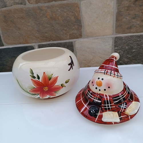 Christmas cookie bowl like new with snowman lid