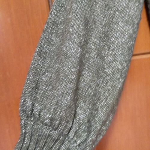 Sweater size M like new, green