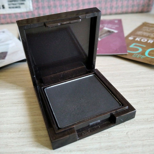 Korres Eyeshadow No 58 like new with gift pouch and samples