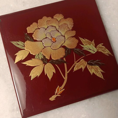 Japanese box with coasters like new, set of 6, red and gold