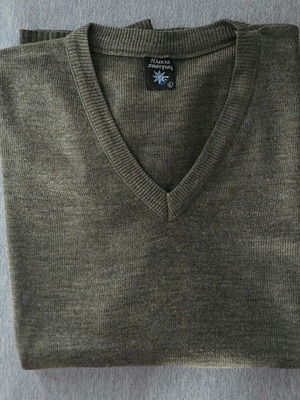 Knitted sleeveless men's shirt like new, gray and green