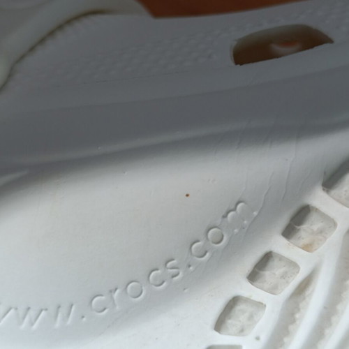 Crocs Classic Clog white, like new, youth size J1 (32-33)