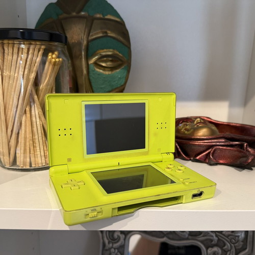 Nintendo DS Lite Lime Green used, reads GBA games only