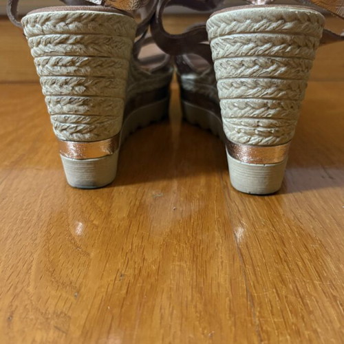 Leather platform sandals size 38 like new, beige and gold