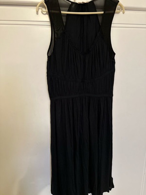 DKNY dress black like new, comfortable, midi length, size S