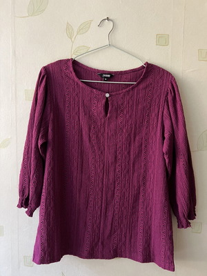 Unique fuchsia blouse with shiny accent and textured fabric, size M, like new