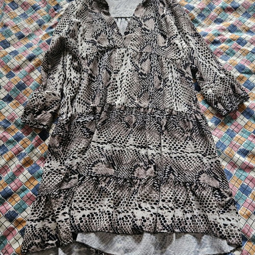 Over the knee dress snake pattern like new, black and beige