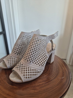 Primark καλοκαιρινά peep toe παπούτσια σαν καινούργιο, γκρι, τακούνι 8εκ, νούμερο 38