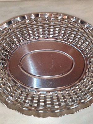 Stainless steel bread basket vintage like new