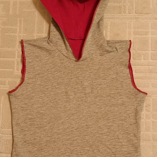 Body Talk reversible sleeveless hoodie used, gray and red, size M
