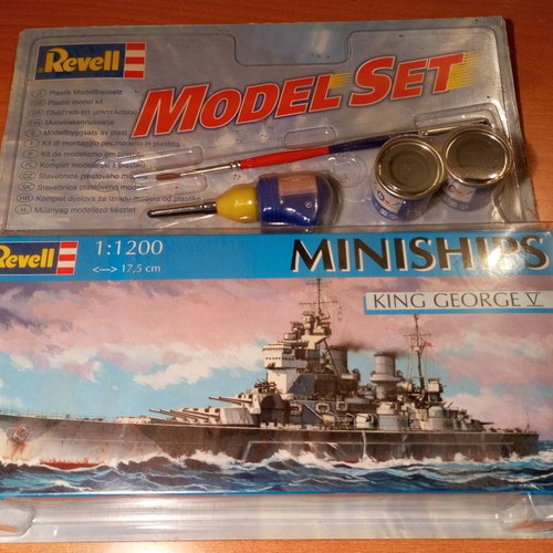 Revell model ship set with 4 ships and painting accessories