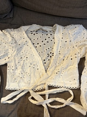 Zini wrap top with puff sleeves, like new, white, size M