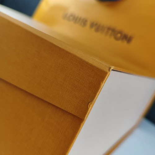 Louis Vuitton κουτί συσκευασίας και χάρτινη τσάντα μεταχειρισμένα