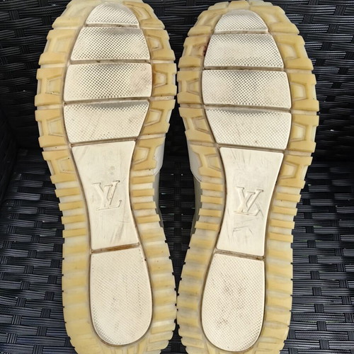 Louis Vuitton sneakers used size 43.5 white authentic