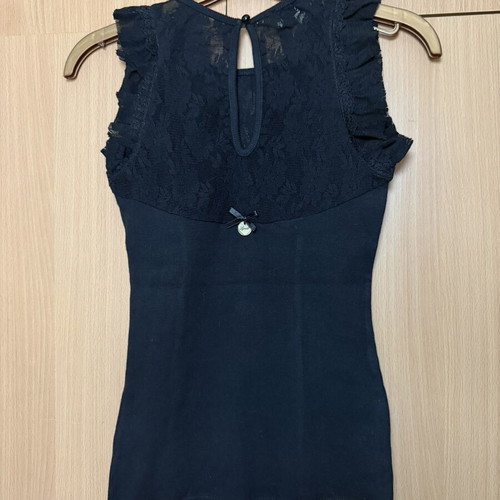 Lynne fitted ribbed blouse with lace, like new, size M