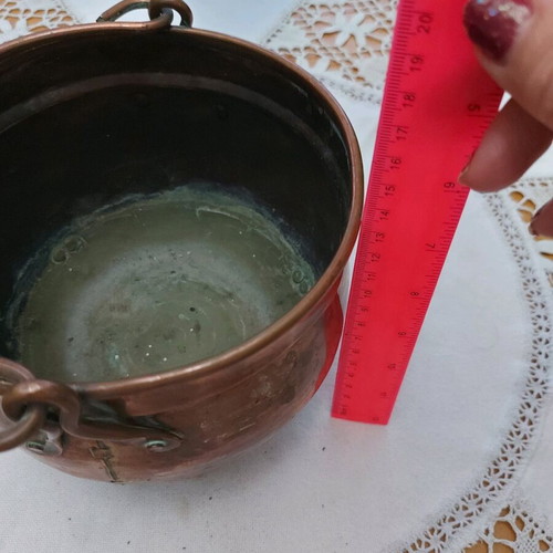 Винтидж меден съд употребяван с месингови орнаменти