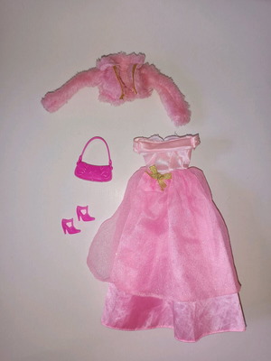 Barbie pink romantic clothing and accessories set like new