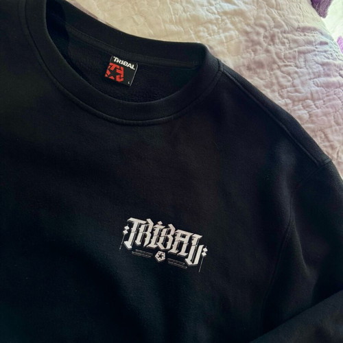 Tribal unisex sweatshirt size L like new, black and white