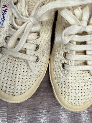 Superga αθλητικά σε μπεζ, μέγεθος 37