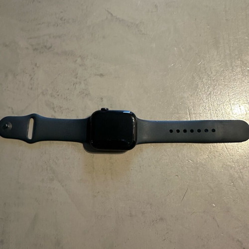 Apple Watch 7 45cm like new with screen protectors