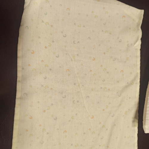 Anti-suffocation baby pillow like new, 26×40 cm, thin