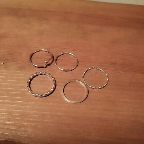 Rings various small used, silver, in excellent condition