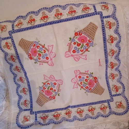 Table linen square with handmade lace and floral print