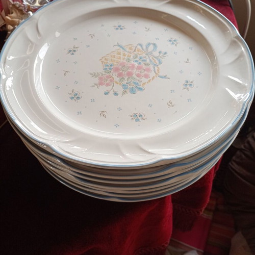 Porcelain plates like new, pack of 9, made in Japan, 27 cm diameter