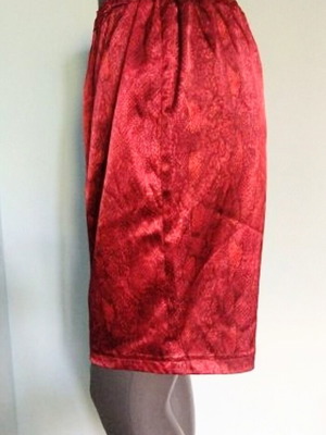 Κόκκινα σατέν βερμούδα με σχέδιο φίδι σαν καινούργια