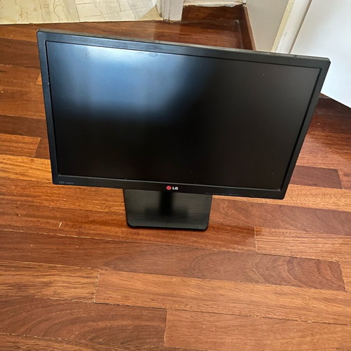 Desktop and LG 22EN33SA monitor used, no hard drive