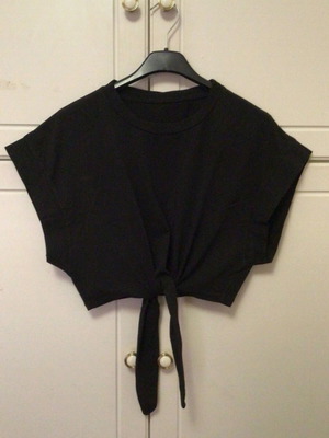 Black crop top short sleeve like new