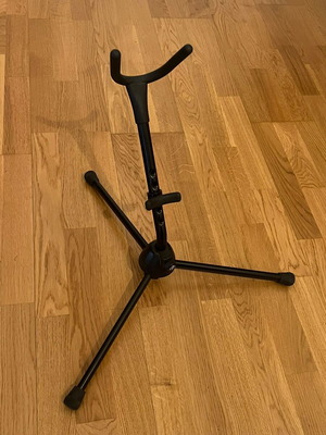 K&M 14300 Tenor/Alto Saxophone Stand like new, black