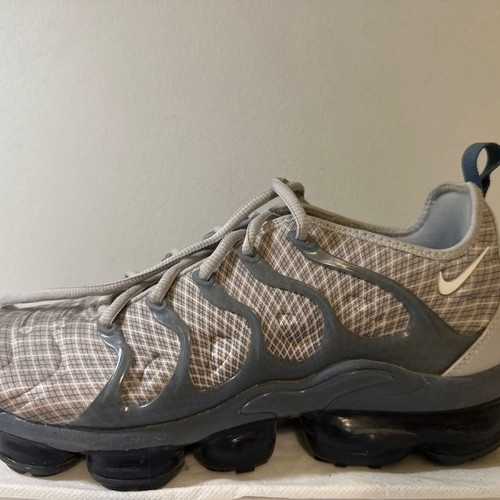 Nike Vapor Max athletic shoes like new, size 44