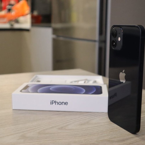 iPhone 12 128GB like new, black, unlocked, with charger and case