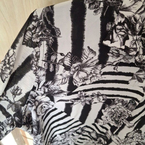 H&M shirt like new, black and white, size S