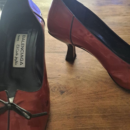 Balenciaga dark red pumps like new, size 39