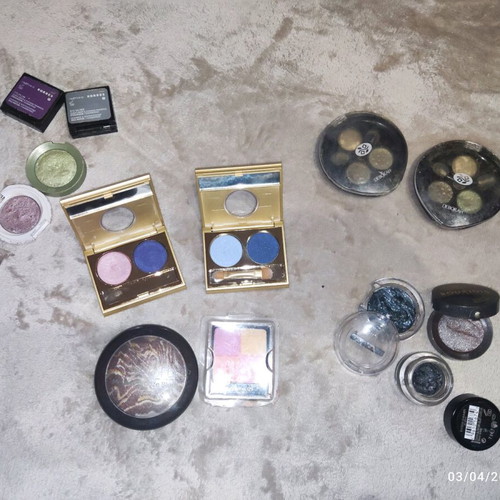 Set of branded eyeshadows used, complete package