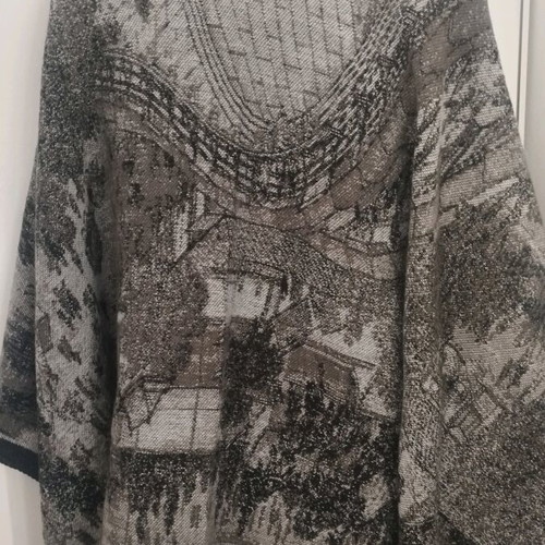 Funky Buddha women's cape new, one size, black and gray