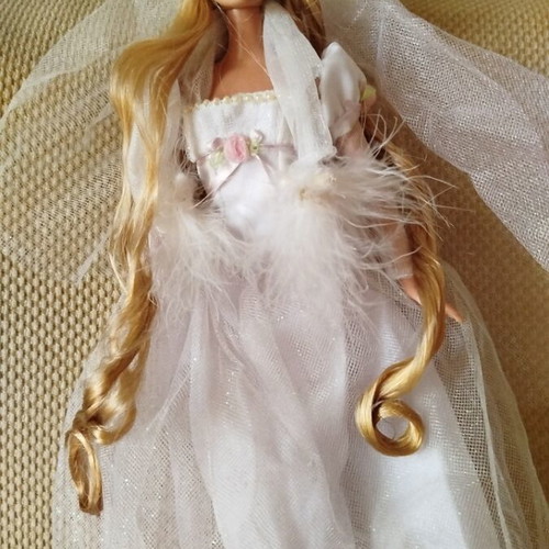 Barbie Rapunzel's Wedding doll like new with light mechanism