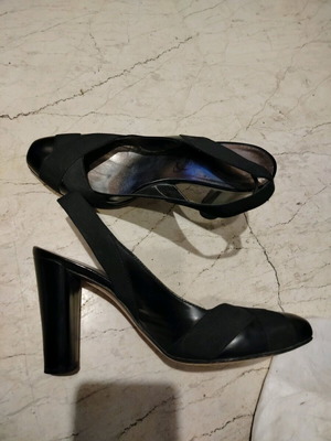 Pointed shoes size 40 black like new