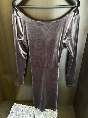 Velvet mini dress Review used, size S with unique back design