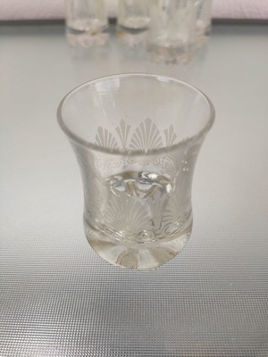 Set of 5 glass liqueur glasses new with engraved design