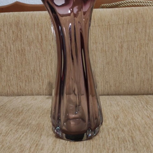 Crystal vase like new, purple burgundy