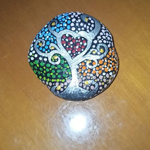 Hand-painted heart stone with acrylic colors and varnish
