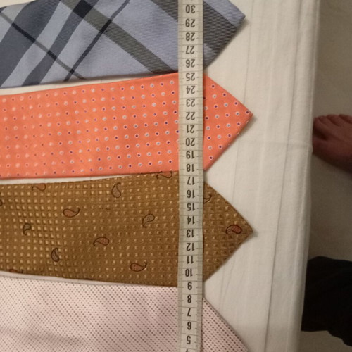 Set of 4 thin branded ties 7-8cm width like new, silk