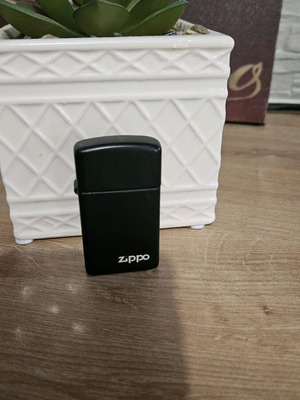 Zippo black small lighter like new