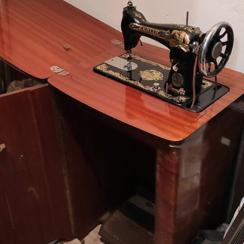 Zenith sewing machine vintage used, cabinet needs repairs