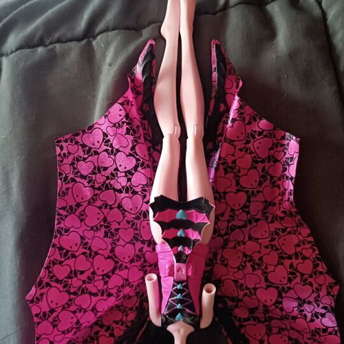 Monster High Ghoul-to-Bat Draculaura used doll