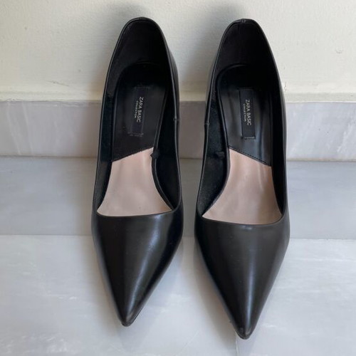 Zara leather pumps size 37 like new, 9cm heel, black