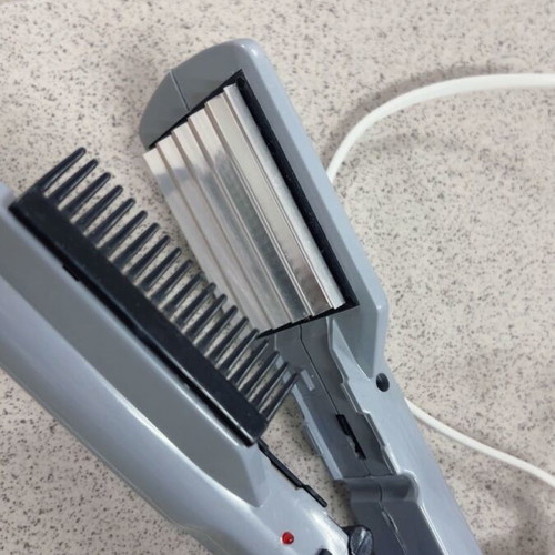 Vicko double hair straightener and waver like new